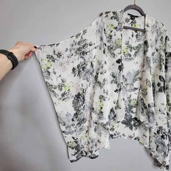 Cejon Floral Kimono Cover Up White OS - Picture 3 of 7